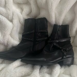 Vintage foundry co. Black leather boot .Size 9 but really I think a 9 1/2